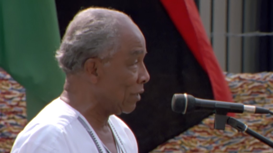 V1-0001_Dr_Lee_and_flag00130237