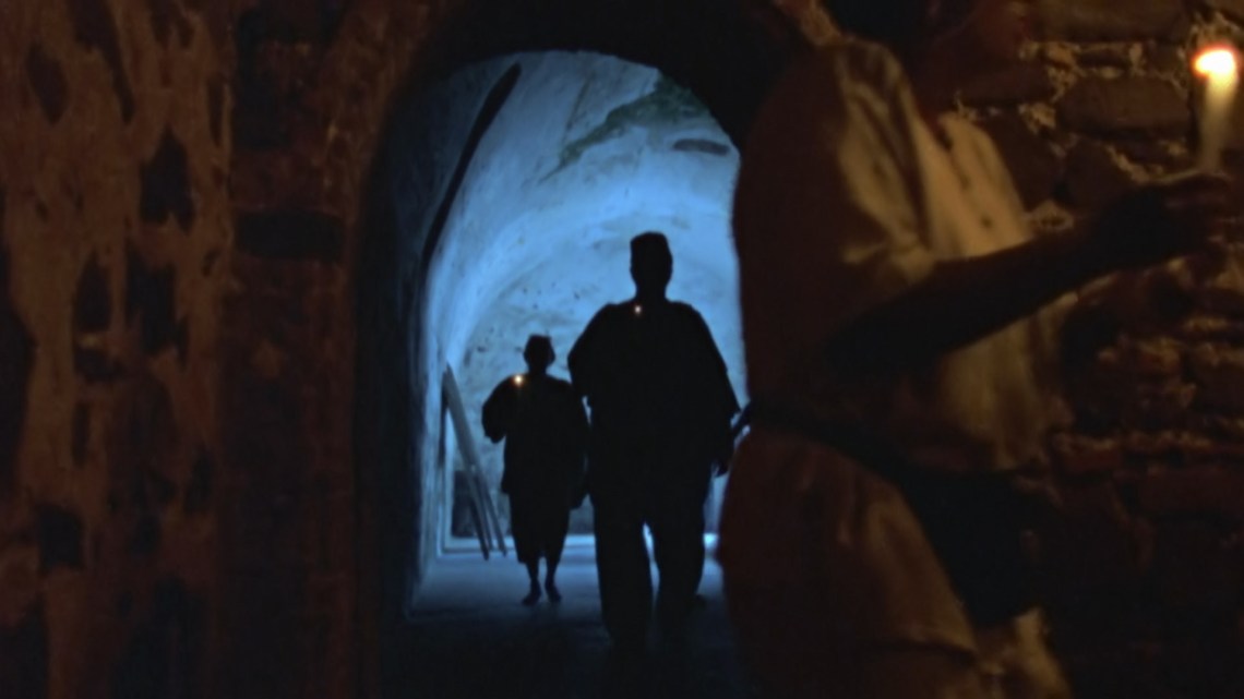 V1-0001_interior_castle00123825