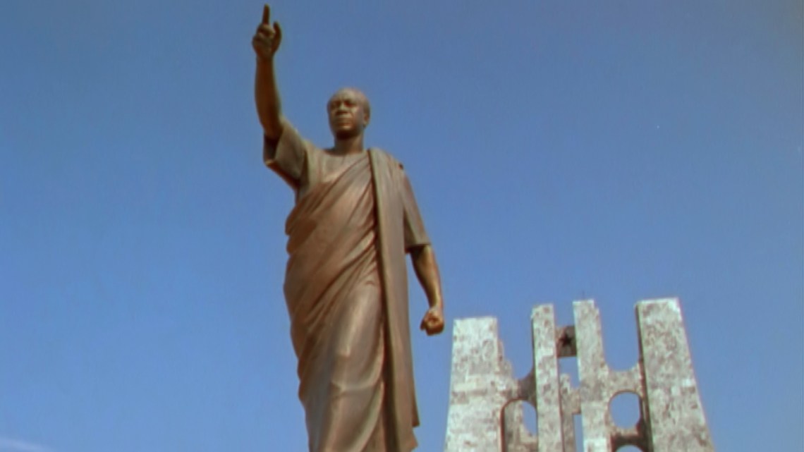 V1-0001_Nkrumah_statue00240605